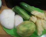 Foto langkah ke 1 dari resep Asinan buah khas betawi.