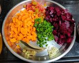 बीटरूट - गाजर शोरबा (beetroot gajar shorba recipe in marathi) रेसिपी स्टेप 1 फोटो 