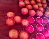 A picture of step 4 of Pinata Cupcakes.