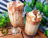 A picture of step 2 of Iced Cold Coffee With Chocolate Sauce And Vanilla Icecream.