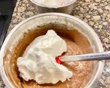 Foto del paso 6 de la receta: Pastel de chocolate con tarta de queso (Chocolate cake with cheesecake)