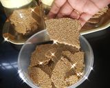 तील की चिक्की(Til ki chikki recipe in Hindi) रेसिपी चरण 5 फोटो