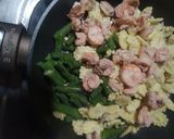 Foto langkah ke 2 dari resep Tumis Putren Kacang Udang.