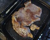 Foto del paso 2 de la receta: Costeleta a la plancha con ensalada de rúcula
