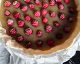 Une image de l'étape 3 de Tarte au flan rhubarbe framboises.