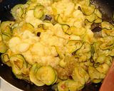 Foto del passaggio 9 della ricetta Orecchiette con Zucchine e Patate al Parmigiano Reggiano