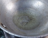 A picture of step 1 of Kanda poha.