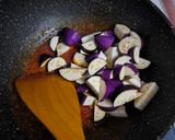 Gambar langkah 4 resipi Sambal Goreng Terung, Tempe & Bilis.