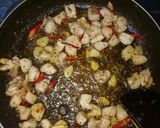 Foto langkah ke 4 dari resep Spaghetti Aglio Olio with Chicken.