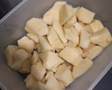 Foto del paso 1 de la receta: Patatas con chorizo, jamón y huevo
