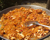 Foto del paso 3 de la receta: Fideuá a leña con ajo aceite