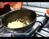 Foto do passo 6 de Macarrão ao molho de frango, calabresa e camarão