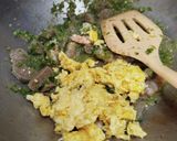 Foto langkah ke 5 dari resep Aneka Mie Goreng Bumbu Cabe Hijau.