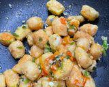 Foto langkah ke 8 dari resep Tahu Cabe Garam.