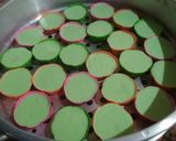 Foto langkah ke 9 dari resep Bolu Mawar Lembut.