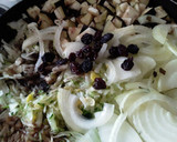 Foto del paso 1 de la receta: Arepa con salteado de berenjena, calabacín, cebolla y pasas de uva🍘🍆🥒🌰🍇🥓🍘
