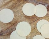 A picture of step 5 of Pizza puri.
