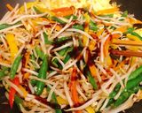 Hình bước làm 2 của món Mì Xào Rau Củ