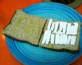 Foto del paso 1 de la receta: Sándwich de fresas, queso y miel