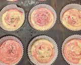 A picture of step 2 of Poppy Seeds Pink Vanilla Muffins (Luchtige muffins).
