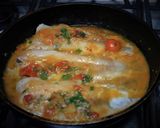 Foto del paso 2 de la receta: Pescado en salsa de tomate y albahaca