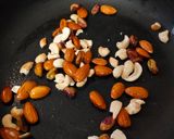 सुकामेवा बार (sukhamewa bar recipe in marathi) रेसिपी स्टेप 1 फोटो 