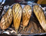 Foto del paso 2 de la receta Berenjenas rellenas con guarnición de aguacate y ensalada