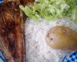 Foto del paso 6 de la receta: Pescado frito con ensalada y arroz
