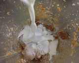 A picture of step 2 of Chikoo milkshake.