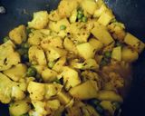A picture of step 3 of Pea, Cabbage, and Potato Curry.