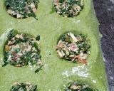 Foto del paso 3 de la receta: Sorrentinos de espinaca, relleno de pollo, espinaca