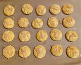 Foto langkah ke 4 dari resep Crispy Cheese Cookies.