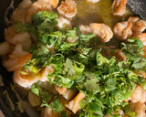 Foto del paso 3 de la receta: Camarones 🍤 con ajo y coco 🥥