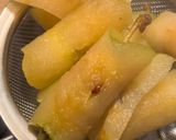 A picture of step 2 of Zero waste apple core juice.