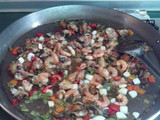 Paella mixta de marisco y pollo
