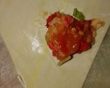 Foto langkah ke 3 dari resep Kulit pangsit isi aci pedas.