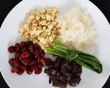 Hình bước làm 1 của món Chè nấm tuyết  táo đỏ