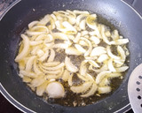 Foto del paso 1 de la receta: Tortilla de champiñones y cebolla