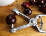 Foto del paso 1 de la receta: Helado de cerezas, yogur griego y queso mascarpone, de Emma