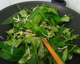 Foto langkah ke 3 dari resep Cah Kangkung Sederhana.