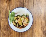 รูปขั้นตอนการทำที่ 3 ของ ตำหน่อไม้ย่านางหมูยอ By แม่บ้าน