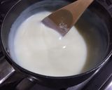 Foto del paso 3 de la receta: Morrones con huevo y queso, y papas con salsa blanca de cebollitas de verdeo!!