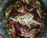 Gambar langkah 1 resipi Nasi goreng cili kering.