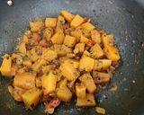 A picture of step 3 of Kaddu ki sabzi (pumpkin sabzi).
