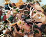 Foto del paso 7 de la receta: Salteado de pulpo con gulas y verduras