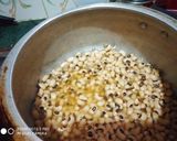 A picture of step 2 of White Lobia Masala.