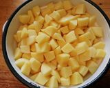 Savanyú krumplileves gazdagon recept fázis 1 fotója