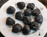 Foto del paso 7 de la receta: Croquetas de chipirones en su tinta