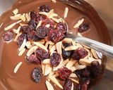 Foto langkah ke 2 dari resep Almond Cranberry Choco Cookies.