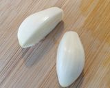 Foto del paso 1 de la receta: Habas con huevo poché